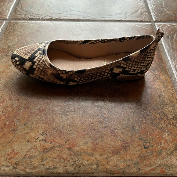 Aldo flat shows. Size 5. Snake print - Picture 4 of 5